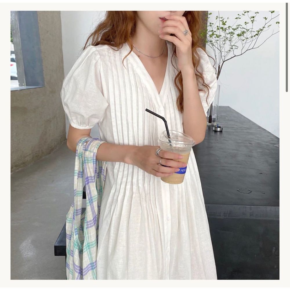 Brand new lovmee v neck pleated dress